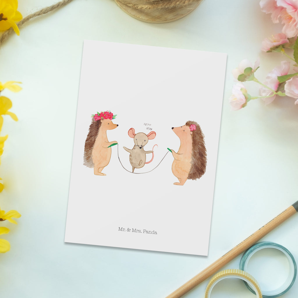 Postkarte Igel Seilhüpfen Geschenkkarte, Grußkarte, Karte, Einladung, Ansichtskarte, Geburtstagskarte, Einladungskarte, Dankeskarte, Tiermotive, Gute Laune, lustige Sprüche, Tiere, Igel, Maus, Seilspringen, Seilhüpfen, Kinder, Kindergarten