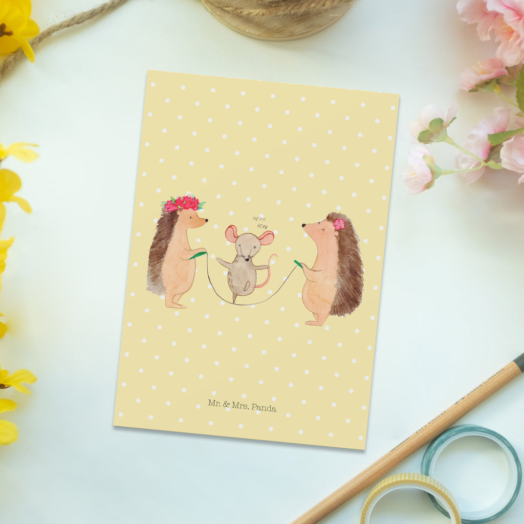 Postkarte Igel Seilhüpfen Geschenkkarte, Grußkarte, Karte, Einladung, Ansichtskarte, Geburtstagskarte, Einladungskarte, Dankeskarte, Tiermotive, Gute Laune, lustige Sprüche, Tiere, Igel, Maus, Seilspringen, Seilhüpfen, Kinder, Kindergarten