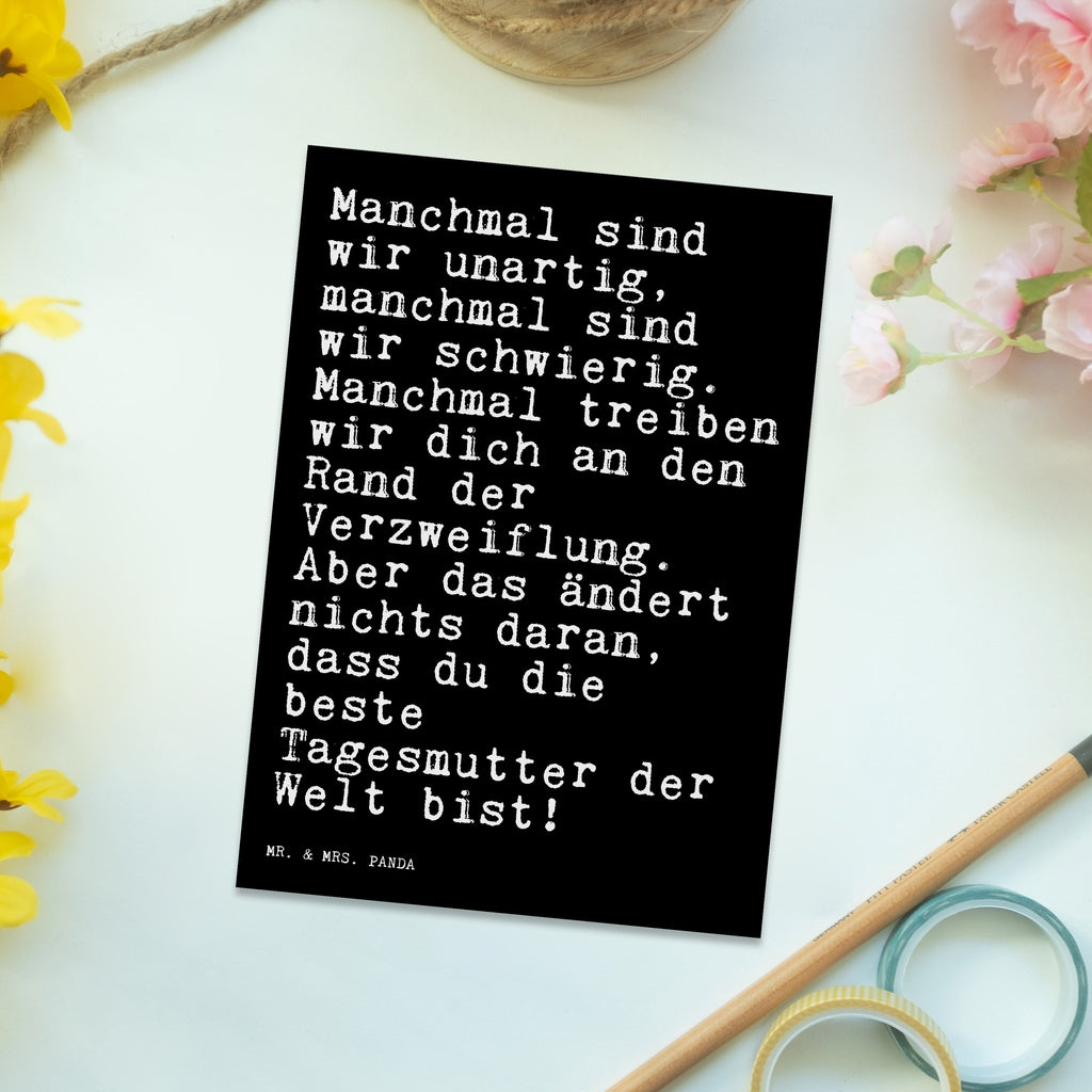 Postkarte Sprüche und Zitate Manchmal sind wir unartig, manchmal sind wir schwierig. Manchmal treiben wir dich an den Rand der Verzweiflung. Aber das ändert nichts daran, dass du die beste Tagesmutter der Welt bist! Geschenkkarte, Grußkarte, Karte, Einladung, Ansichtskarte, Geburtstagskarte, Einladungskarte, Dankeskarte, Spruch, Sprüche, lustig, Weisheiten, Zitate, Spruch Sprüche Weisheiten Zitate Lustig Weisheit Worte