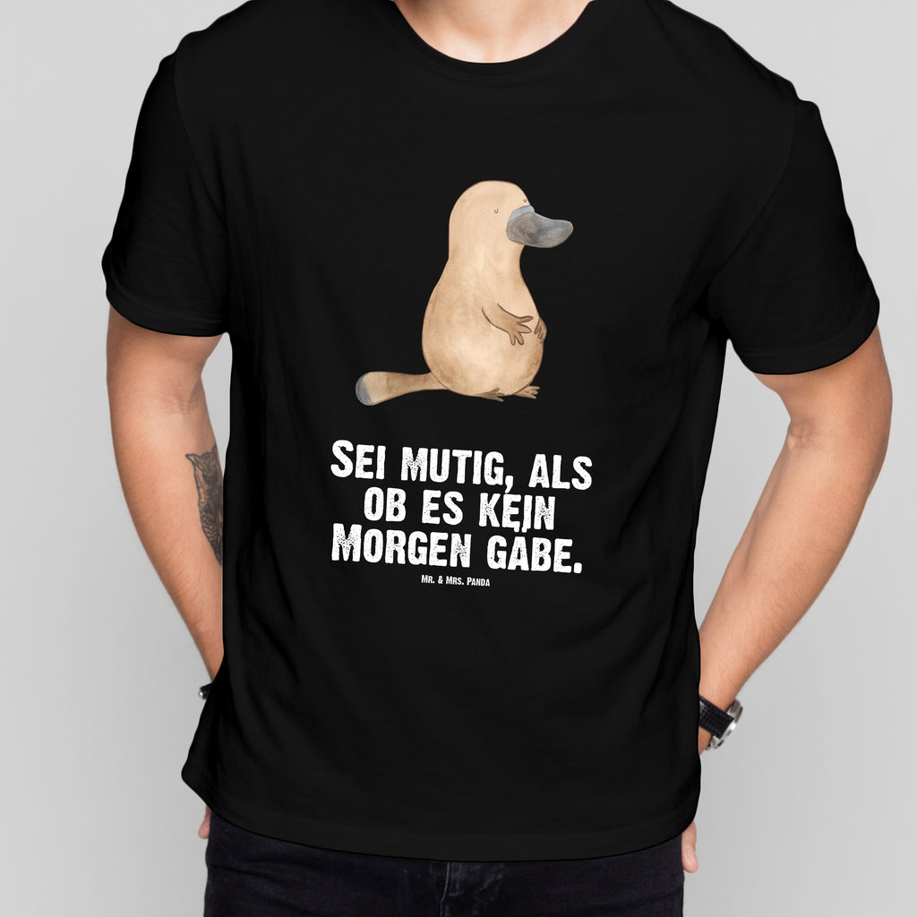 Größe XXL T-Shirt Schnabeltier mutig T-Shirt, Shirt, Tshirt, Lustiges T-Shirt, T-Shirt mit Spruch, Party, Junggesellenabschied, Jubiläum, Geburstag, Herrn, Damen, Männer, Frauen, Schlafshirt, Nachthemd, Sprüche, Meerestiere, Meer, Urlaub, Schnabeltier, Mut, mutig, Lebensweisheit, Schnabeltiere, Motivation, Training, Büro, Arbeit, Neuanfang, Neustart, Weltreise, Raodtrip