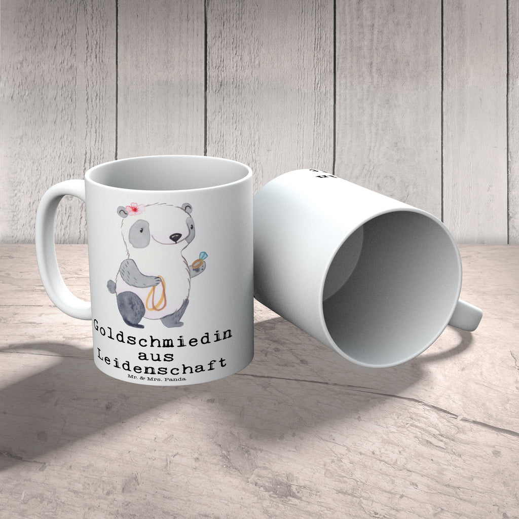 Tasse Goldschmiedin aus Leidenschaft Juwelierin, Goldschmiedin, Schmiedin, Schmuckwarenhändlerin, Schmuckgeschäft, Eröffnung,  Becher, Kaffeetasse, Kaffeebecher, Tee, Frühstück, Büro  Beruf, Ausbildung, Jubiläum, Abschied, Rente, Kollege, Kollegin, Geschenk, Schenken, Arbeitskollege, Mitarbeiter, Firma, Danke, Dankeschön