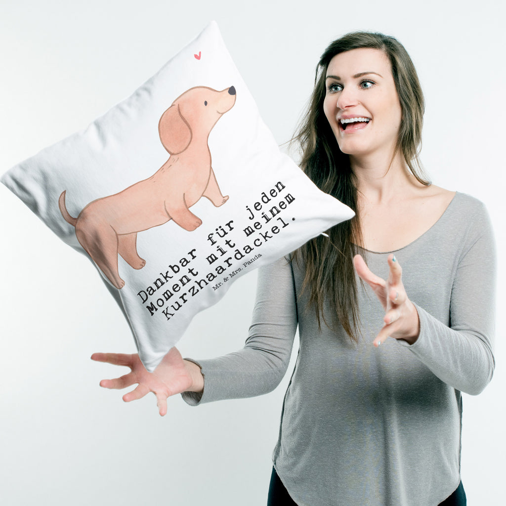 40x40 Kissen Dackel Kurzhaardackel Moment Kissenhülle, Kopfkissen, Sofakissen, Dekokissen, Motivkissen, Hund, Hunderasse, Rassehund, Hundebesitzer, Geschenk, Tierfreund, Schenken, Welpe, Teckel, Dachshund, Kurzhaardackel
