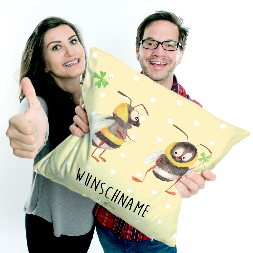 Personalisiertes Kissen Hummeln mit Kleeblatt Kissen, personalisiert, Name, Wunschname, bedrucken, Kopfkissen, Tiermotive, Gute Laune, lustige Sprüche, Tiere, Hummel, Biene, Spruch positiv, Biene Deko, Spruch schön, glücklich sein, glücklich werden, Spruch fröhlich