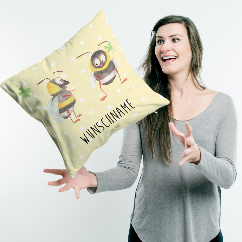 Personalisiertes Kissen Hummeln mit Kleeblatt Kissen, personalisiert, Name, Wunschname, bedrucken, Kopfkissen, Tiermotive, Gute Laune, lustige Sprüche, Tiere, Hummel, Biene, Spruch positiv, Biene Deko, Spruch schön, glücklich sein, glücklich werden, Spruch fröhlich