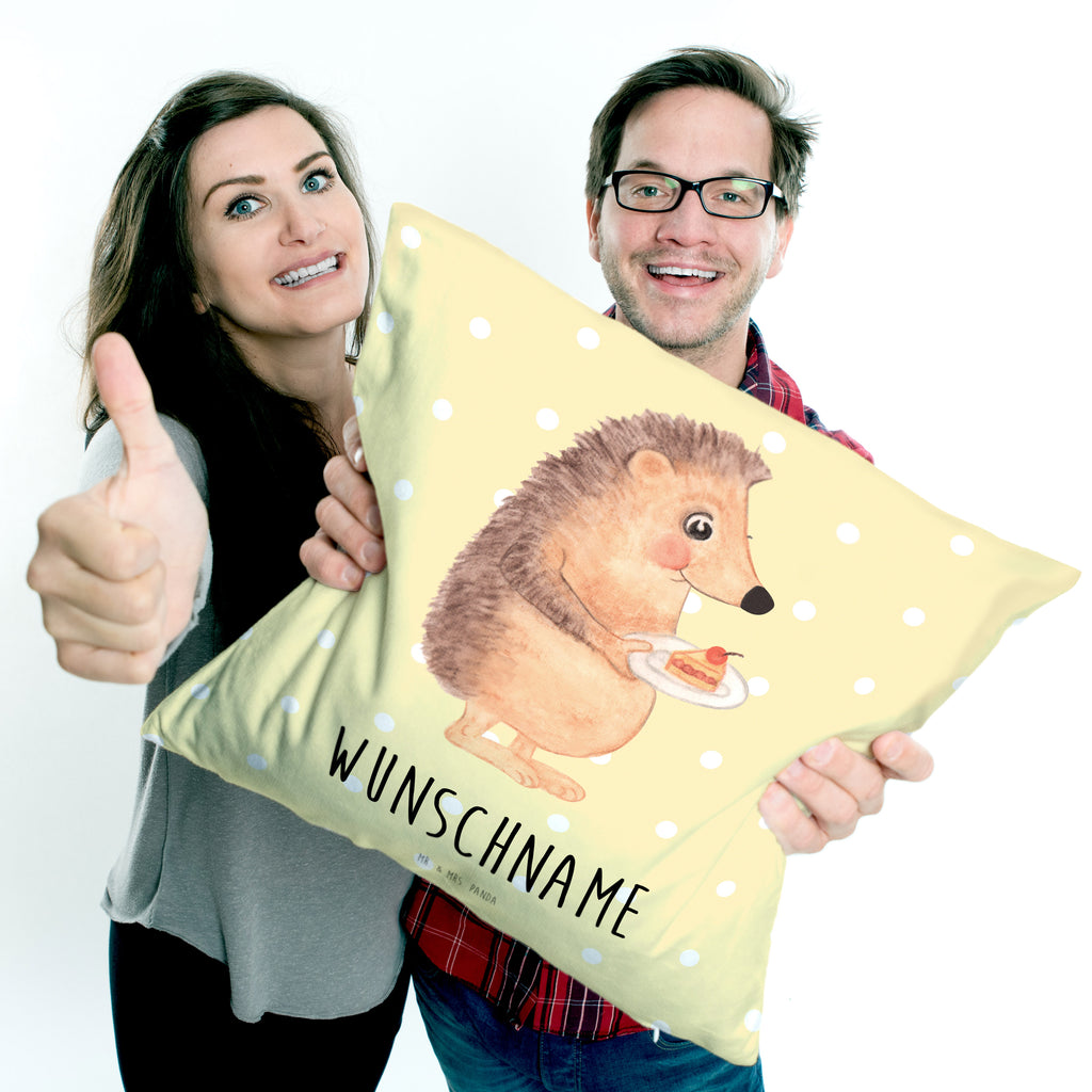 Personalisiertes Kissen Igel mit Kuchenstück Kissen, personalisiert, Name, Wunschname, bedrucken, Kopfkissen, Tiermotive, Gute Laune, lustige Sprüche, Tiere, Igel, Essen Spruch, Kuchen, Backen Geschenk, Kuchen backen, Einladung Party, Geburtstagskuchen, Torte