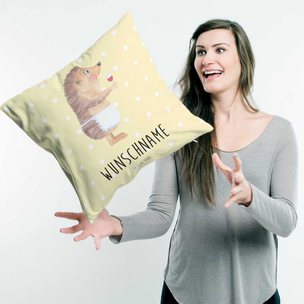 Personalisiertes Kissen Igel mit Wein Kissen, personalisiert, Name, Wunschname, bedrucken, Kopfkissen, Tiermotive, Gute Laune, lustige Sprüche, Tiere, Wein Spruch, Igel, Geschenk Weintrinker, Geschenk Weinliebhaber, Wein Deko, Weinglas, Rotwein, Weißwein, Wein trinken