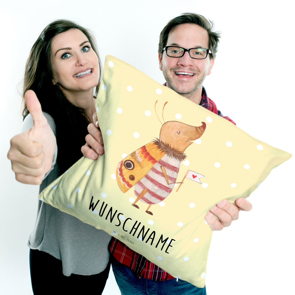Personalisiertes Kissen Nachtfalter mit Fähnchen Kissen, personalisiert, Name, Wunschname, bedrucken, Kopfkissen, Tiermotive, Gute Laune, lustige Sprüche, Tiere, Nachtfalter, Käfer, Spruch lustig, Spruch witzig, süß, niedlich, Küche Deko, Was kostet die Welt
