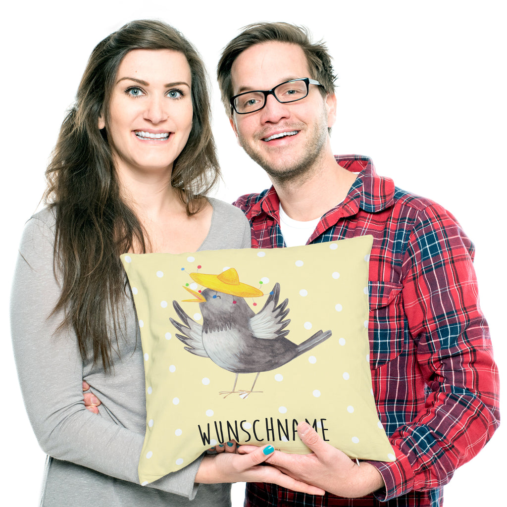 Personalisiertes Kissen Rabe mit Sombrero Kissen, personalisiert, Name, Wunschname, bedrucken, Kopfkissen, Tiermotive, Gute Laune, lustige Sprüche, Tiere, Rabe, Vogel, Vögel, Spruch positiv, fröhlich sein, glücklich sein, Glück Spruch, froh, Elster, Motivation