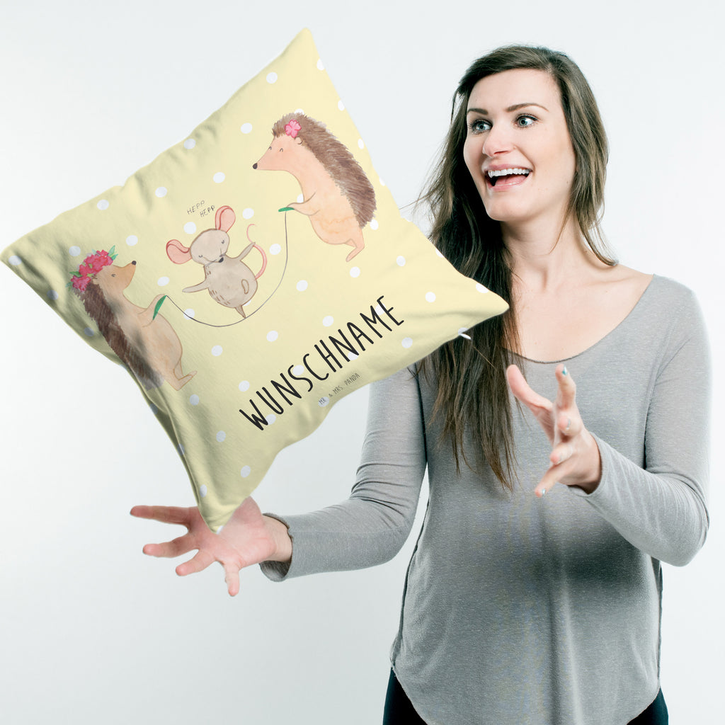 Personalisiertes Kissen Igel Seilhüpfen Kissen, personalisiert, Name, Wunschname, bedrucken, Kopfkissen, Tiermotive, Gute Laune, lustige Sprüche, Tiere, Igel, Maus, Seilspringen, Seilhüpfen, Kinder, Kindergarten