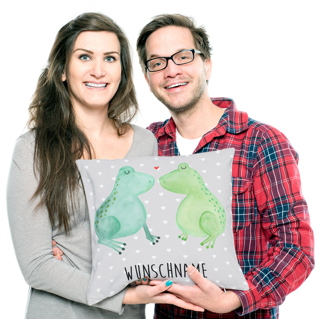 Personalisiertes Kissen Frosch Liebe Kissen, personalisiert, Name, Wunschname, bedrucken, Kopfkissen, Liebe, Partner, Freund, Freundin, Ehemann, Ehefrau, Heiraten, Verlobung, Heiratsantrag, Liebesgeschenk, Jahrestag, Hocheitstag, Verliebt, Verlobt, Verheiratet, Geschenk Freundin, Geschenk Freund, Liebesbeweis, Hochzeitstag, Geschenk Hochzeit, Frosch, Frösche, Froschkönig, Fröschchen