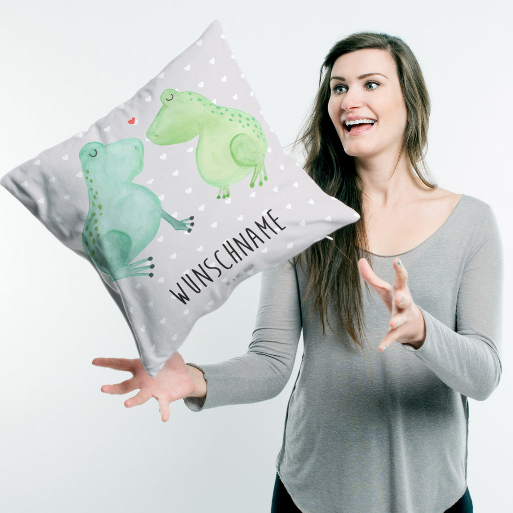 Personalisiertes Kissen Frosch Liebe Kissen, personalisiert, Name, Wunschname, bedrucken, Kopfkissen, Liebe, Partner, Freund, Freundin, Ehemann, Ehefrau, Heiraten, Verlobung, Heiratsantrag, Liebesgeschenk, Jahrestag, Hocheitstag, Verliebt, Verlobt, Verheiratet, Geschenk Freundin, Geschenk Freund, Liebesbeweis, Hochzeitstag, Geschenk Hochzeit, Frosch, Frösche, Froschkönig, Fröschchen