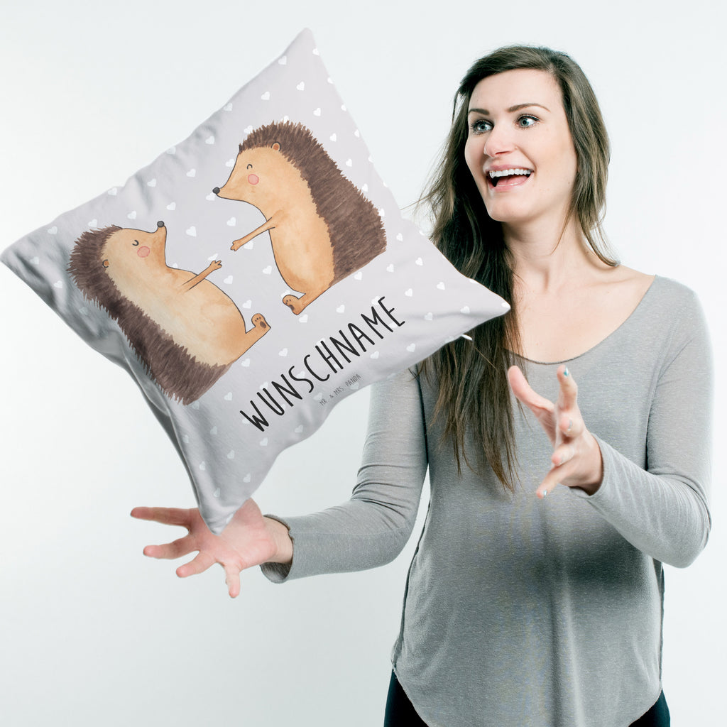 Personalisiertes Kissen Igel Liebe Kissen, personalisiert, Name, Wunschname, bedrucken, Kopfkissen, Liebe, Partner, Freund, Freundin, Ehemann, Ehefrau, Heiraten, Verlobung, Heiratsantrag, Liebesgeschenk, Jahrestag, Hocheitstag, Verliebt, Verlobt, Verheiratet, Geschenk, Liebesbeweis, Hochzeitstag, Hochzeit, Igel