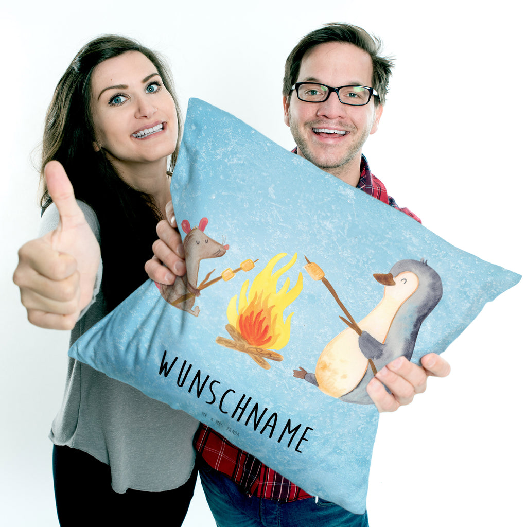 Personalisiertes Kissen Pinguin Lagerfeuer Kissen, personalisiert, Name, Wunschname, bedrucken, Kopfkissen, Pinguin, Maus, Pinguine, Lagerfeuer, Leben, Arbeit, Job, Motivation, Büro, Büroalltag, Lebensspruch, Lebensmotivation, Neustart, Liebe, grillen, Feuer, Marshmallows