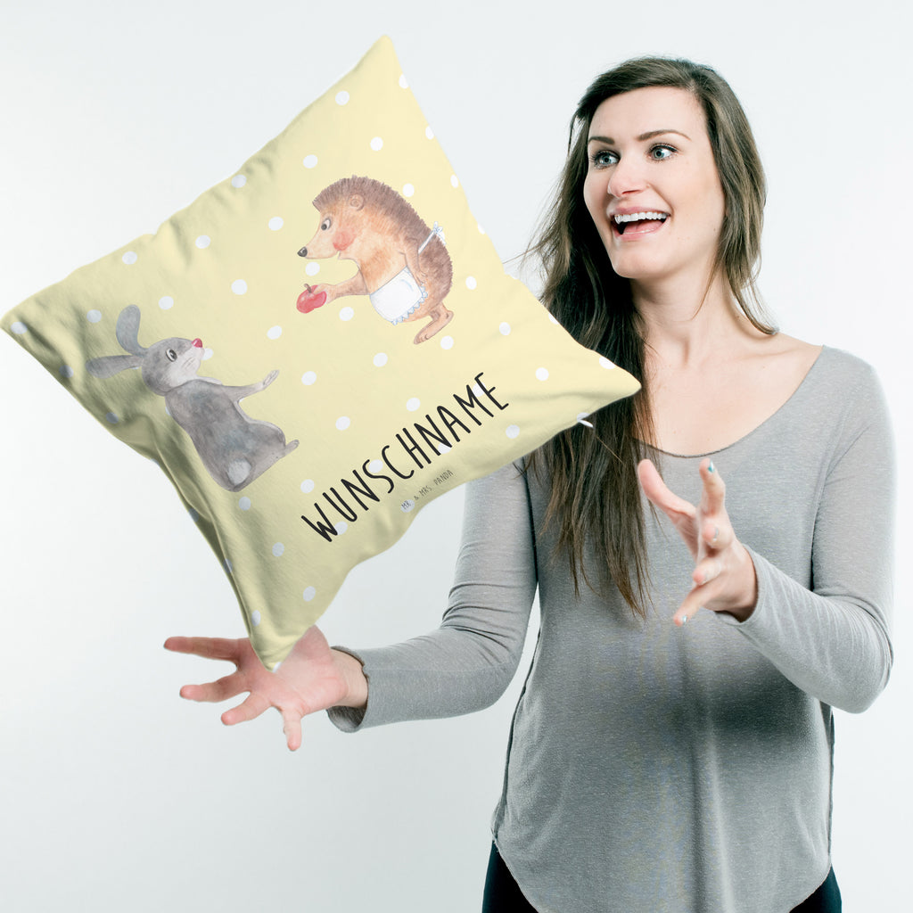 Personalisiertes Kissen Liebe ist nie ohne Schmerz Kissen, personalisiert, Name, Wunschname, bedrucken, Kopfkissen, Tiermotive, Gute Laune, lustige Sprüche, Tiere, Igel und Hase, Igel, Hase, Liebe Spruch, Liebeskummer Geschenk, Herzschmerz, Trösten, Trennungsschmerz, Spruch romantisch