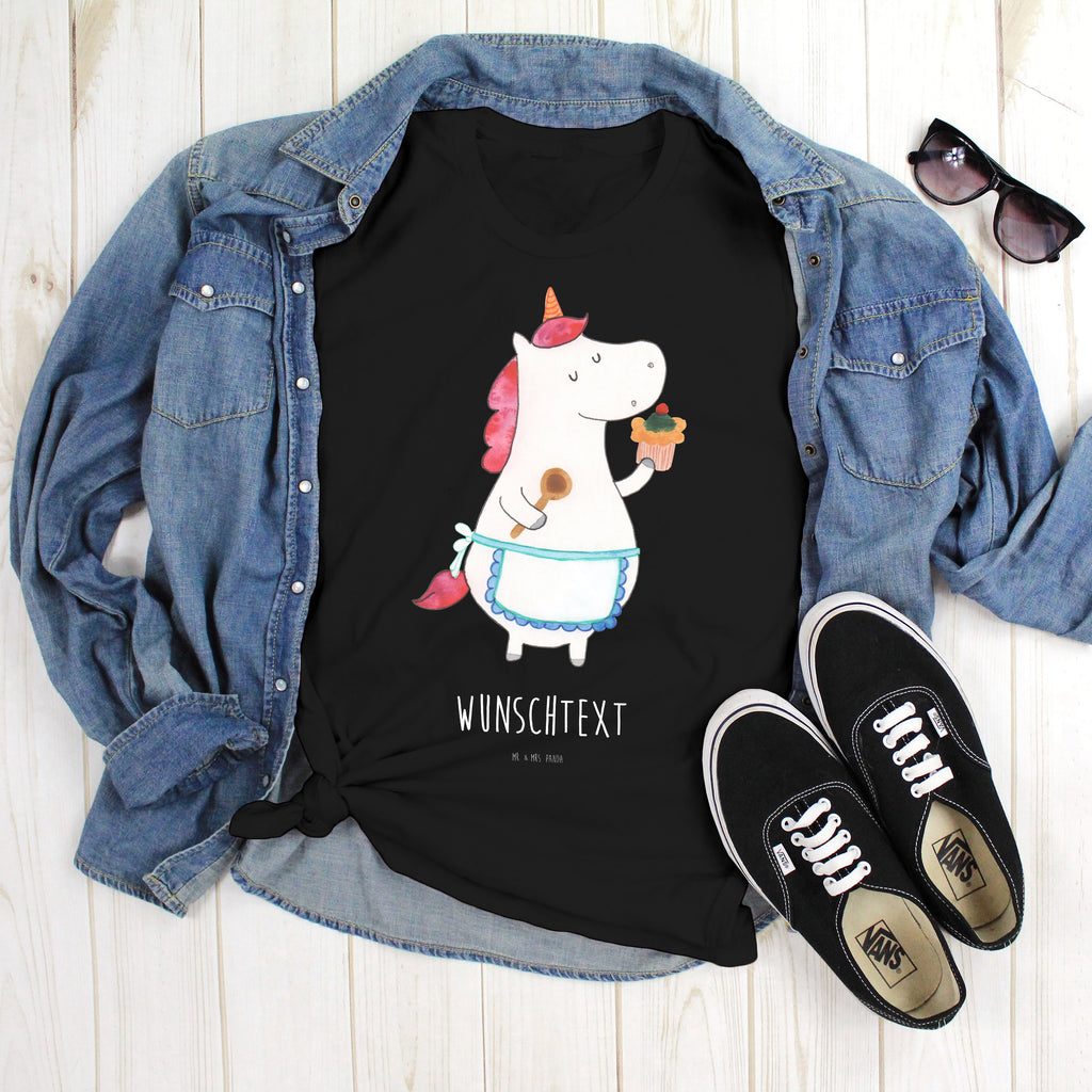 Größe XXL Personalisiertes T-Shirt Einhorn Küchenfee T-Shirt Personalisiert, T-Shirt mit Namen, T-Shirt mit Aufruck, Männer, Frauen, Wunschtext, Bedrucken, Einhorn, Einhörner, Einhorn Deko, Pegasus, Unicorn, backen, Muffin, Motivation, Träumer, träumen, Bäckerin, Hobbykoch, Koch, Torte, Kuchen