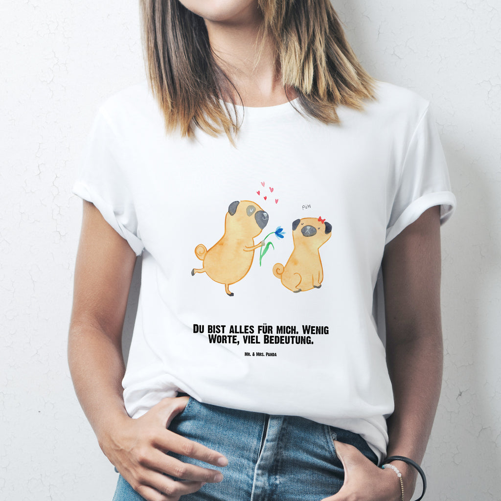 Größe L Personalisiertes T-Shirt Mops verliebt T-Shirt, Shirt, Tshirt, Lustiges T-Shirt, T-Shirt mit Spruch, Party, Junggesellenabschied, Jubiläum, Geburstag, Herrn, Damen, Männer, Frauen, Schlafshirt, Nachthemd, Sprüche, Hund, Hundemotiv, Haustier, Hunderasse, Tierliebhaber, Hundebesitzer, Mops, Möpse, Hundeliebe, verliebt, Liebe, Liebesspruch. Verlobt, Geschenk Freund, Partner