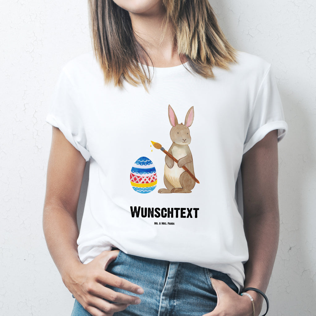 Größe S Personalisiertes T-Shirt Hase Eiermalen T-Shirt Personalisiert, T-Shirt mit Namen, T-Shirt mit Aufruck, Männer, Frauen, Ostern, Osterhase, Ostergeschenke, Osternest, Osterdeko, Geschenk zu Ostern, Frohe Ostern, Ostergrüße, Osterblume, Osterei, bemalte Ostereier, Hase, Kaninchen, Eiermalen
