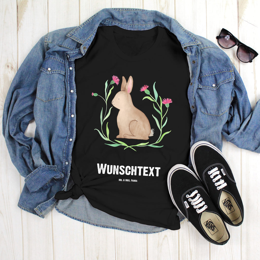 Größe M Personalisiertes T-Shirt Hase sitzend T-Shirt Personalisiert, T-Shirt mit Namen, T-Shirt mit Aufruck, Männer, Frauen, Ostern, Osterhase, Ostergeschenke, Osternest, Osterdeko, Geschenk zu Ostern, Frohe Ostern, Ostergrüße, Osterblume, Liebe, Grüße, Hase, Kaninchen
