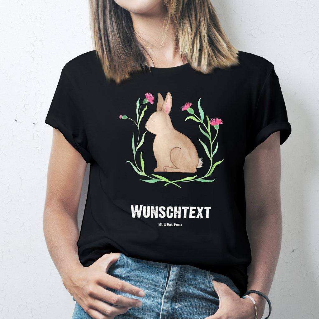 Größe M Personalisiertes T-Shirt Hase sitzend T-Shirt Personalisiert, T-Shirt mit Namen, T-Shirt mit Aufruck, Männer, Frauen, Ostern, Osterhase, Ostergeschenke, Osternest, Osterdeko, Geschenk zu Ostern, Frohe Ostern, Ostergrüße, Osterblume, Liebe, Grüße, Hase, Kaninchen