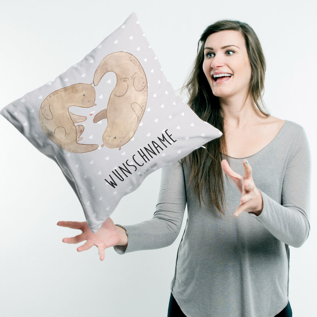 Personalisiertes Kissen Otter Valentine Kissen, personalisiert, Name, Wunschname, bedrucken, Kopfkissen, Liebe, Partner, Freund, Freundin, Ehemann, Ehefrau, Heiraten, Verlobung, Heiratsantrag, Liebesgeschenk, Jahrestag, Hocheitstag, Valentinstag, Geschenk für Frauen, Hochzeitstag, Mitbringsel, Geschenk für Freundin, Geschenk für Partner, Liebesbeweis, für Männer, für Ehemann