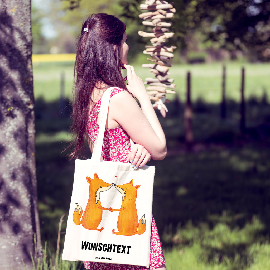 Personalisierte Tragetasche Füchse Liebe Personalisierte Beuteltasche, Personalisierter Beutel, Personalisierte Einkaufstasche, Personalisierter Jutebeutel, Personalisierter Stoffbeutel, Tragetasche mit Namen, Einkaufstasche mit Namen, Stoffbeutel mit Namen, Personalisierte Tasche, Personalisierte Jutetasche, Personalisierte Kindergartentasche, Fuchs, Füchse, Fox, Liebe, Liebespaar, Paar, Partner, Freundin, Freund, Ehe, Verlobte, Ehemann, Ehefrau, Liebesbeweis