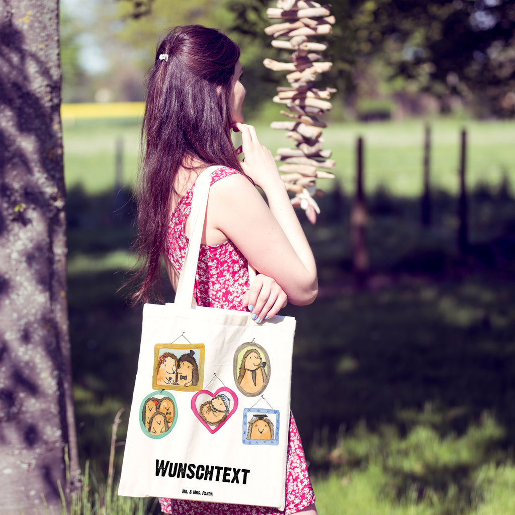 Personalisierte Tragetasche Igel Familie Personalisierte Beuteltasche, Personalisierter Beutel, Personalisierte Einkaufstasche, Personalisierter Jutebeutel, Personalisierter Stoffbeutel, Tragetasche mit Namen, Einkaufstasche mit Namen, Stoffbeutel mit Namen, Personalisierte Tasche, Personalisierte Jutetasche, Personalisierte Kindergartentasche, Familie, Vatertag, Muttertag, Bruder, Schwester, Mama, Papa, Oma, Opa, Liebe, Igel, Bilder, Zusammenhalt, Glück