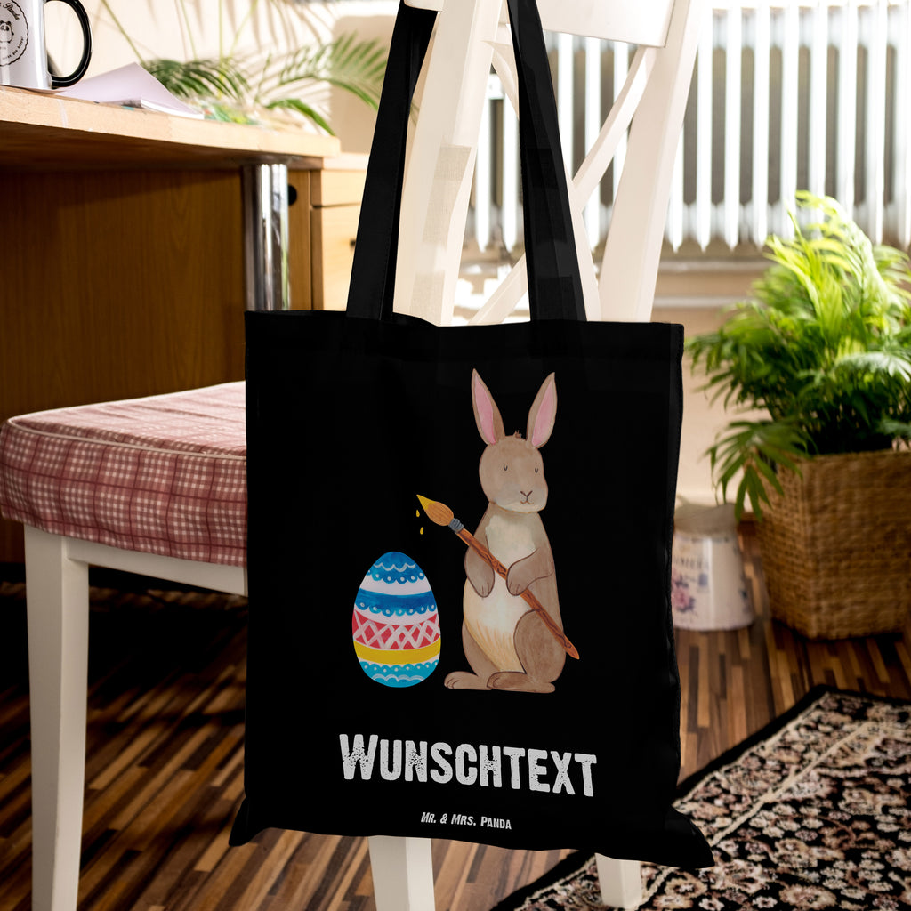 Personalisierte Tragetasche Hase Eiermalen Personalisierte Beuteltasche, Personalisierter Beutel, Personalisierte Einkaufstasche, Personalisierter Jutebeutel, Personalisierter Stoffbeutel, Tragetasche mit Namen, Einkaufstasche mit Namen, Stoffbeutel mit Namen, Personalisierte Tasche, Personalisierte Jutetasche, Personalisierte Kindergartentasche, Ostern, Osterhase, Ostergeschenke, Osternest, Osterdeko, Geschenk zu Ostern, Frohe Ostern, Ostergrüße, Osterblume, Osterei, bemalte Ostereier, Hase, Kaninchen, Eiermalen