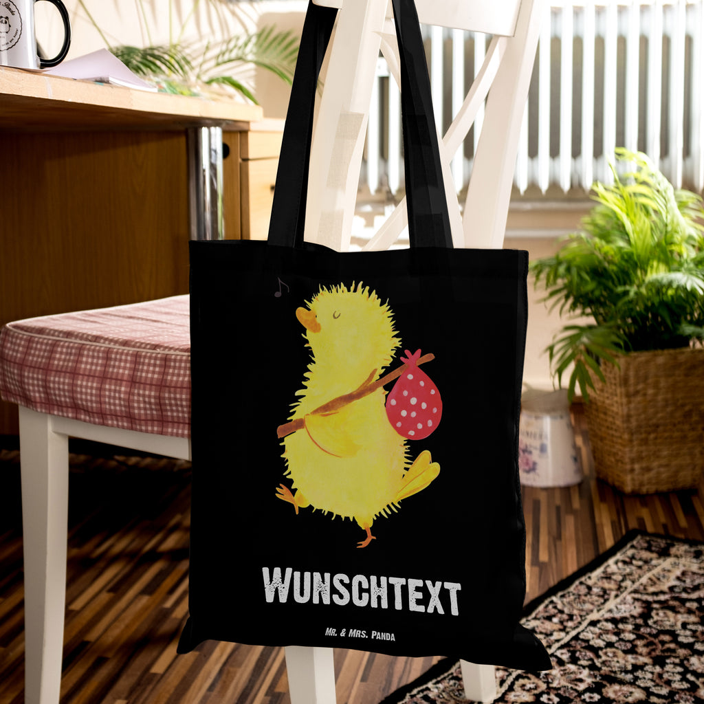 Personalisierte Tragetasche Küken Wanderer Personalisierte Beuteltasche, Personalisierter Beutel, Personalisierte Einkaufstasche, Personalisierter Jutebeutel, Personalisierter Stoffbeutel, Tragetasche mit Namen, Einkaufstasche mit Namen, Stoffbeutel mit Namen, Personalisierte Tasche, Personalisierte Jutetasche, Personalisierte Kindergartentasche, Ostern, Osterhase, Ostergeschenke, Osternest, Osterdeko, Geschenk zu Ostern, Küken, Osterei, Ostereier, Ei, Frühlingsgefühle, Freude, Grüße, liebe Grüße, Frohe Ostern, Ostergrüße, Flausen, Wunder, Reisen, Weltenbummler, Zeit, Zeitmanagement, Backpacker