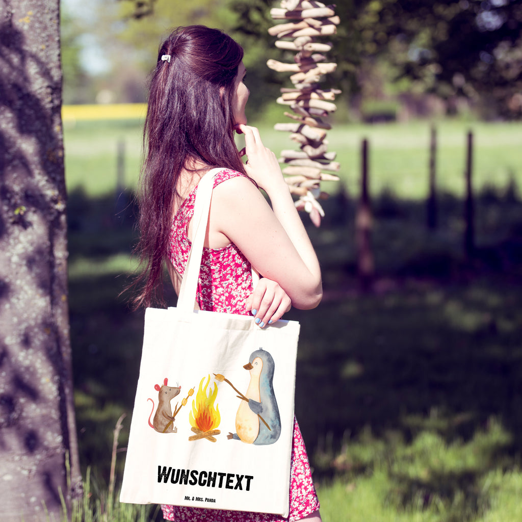 Personalisierte Tragetasche Pinguin Lagerfeuer Personalisierte Beuteltasche, Personalisierter Beutel, Personalisierte Einkaufstasche, Personalisierter Jutebeutel, Personalisierter Stoffbeutel, Tragetasche mit Namen, Einkaufstasche mit Namen, Stoffbeutel mit Namen, Personalisierte Tasche, Personalisierte Jutetasche, Personalisierte Kindergartentasche, Pinguin, Maus, Pinguine, Lagerfeuer, Leben, Arbeit, Job, Motivation, Büro, Büroalltag, Lebensspruch, Lebensmotivation, Neustart, Liebe, grillen, Feuer, Marshmallows