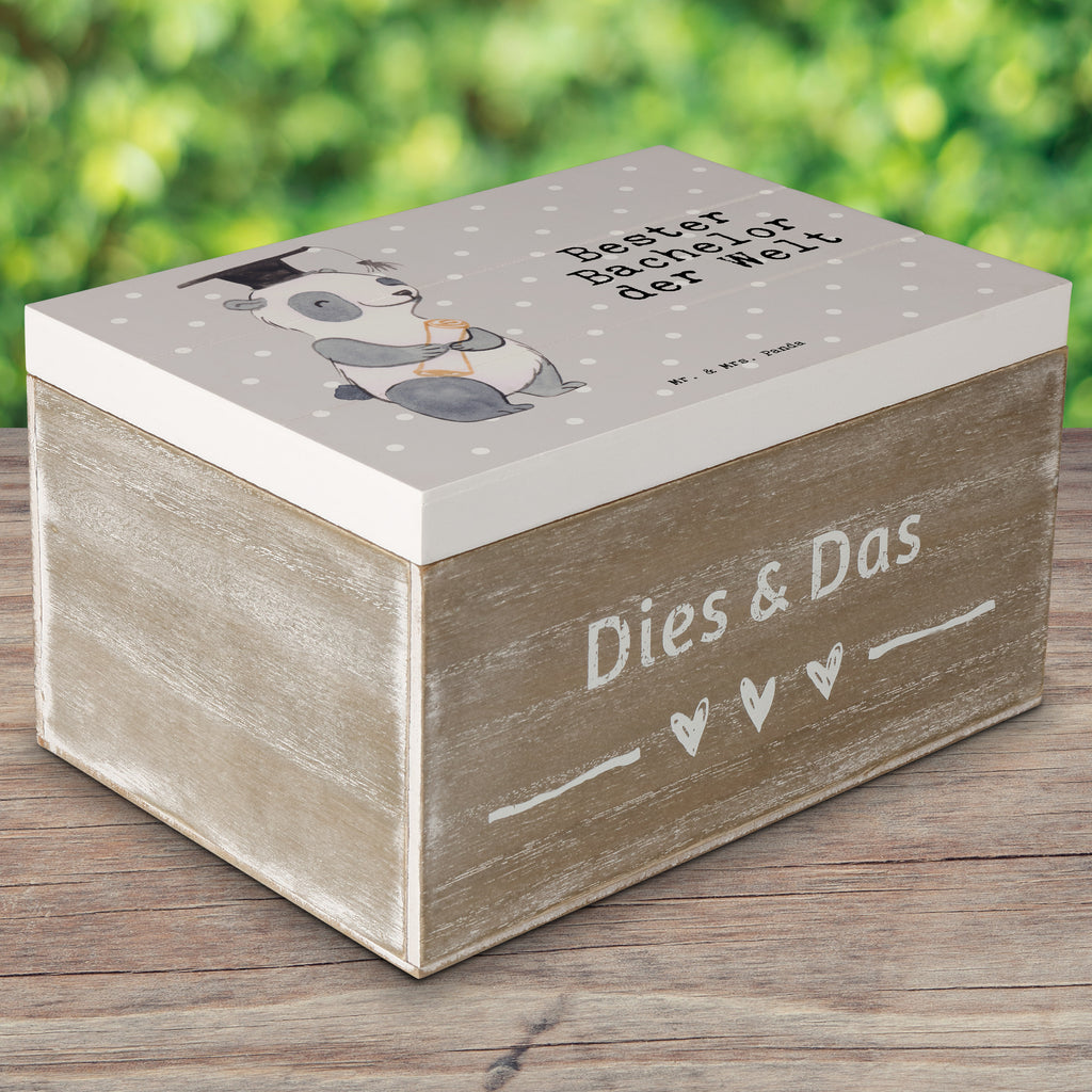 Holzkiste Panda Bester Bachelor der Welt Holzkiste, Kiste, Schatzkiste, Truhe, Schatulle, XXL, Erinnerungsbox, Erinnerungskiste, Dekokiste, Aufbewahrungsbox, für, Dankeschön, Geschenk, Schenken, Geburtstag, Geburtstagsgeschenk, Geschenkidee, Danke, Bedanken, Mitbringsel, Freude machen, Geschenktipp, Bachelor, Student, Studium, Sohn, Spaß, Musterschüler, lustig, Studienabschluss, witzig, Universität, Abschluss, Alumni, Uni, Studenten, Hochschule