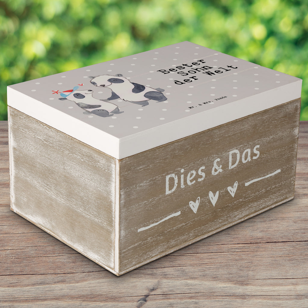 Holzkiste Panda Bester Sohn der Welt Holzkiste, Kiste, Schatzkiste, Truhe, Schatulle, XXL, Erinnerungsbox, Erinnerungskiste, Dekokiste, Aufbewahrungsbox, für, Dankeschön, Geschenk, Schenken, Geburtstag, Geburtstagsgeschenk, Geschenkidee, Danke, Bedanken, Mitbringsel, Freude machen, Geschenktipp, Sohn, Sohnemann, Söhnchen, Bube, Bub, Nachwuchs, Nachkomme, Kind, Familie, Vater, Belohnung