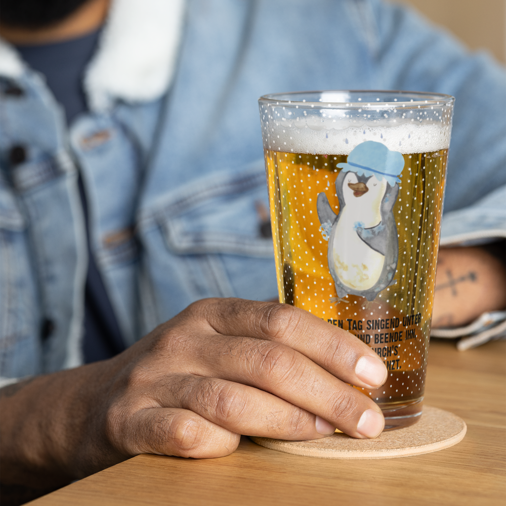 Premium Trinkglas Pinguin duscht Trinkglas, Glas, Pint Glas, Bierglas, Cocktail Glas, Wasserglas, Pinguin, Pinguine, Dusche, duschen, Lebensmotto, Motivation, Neustart, Neuanfang, glücklich sein