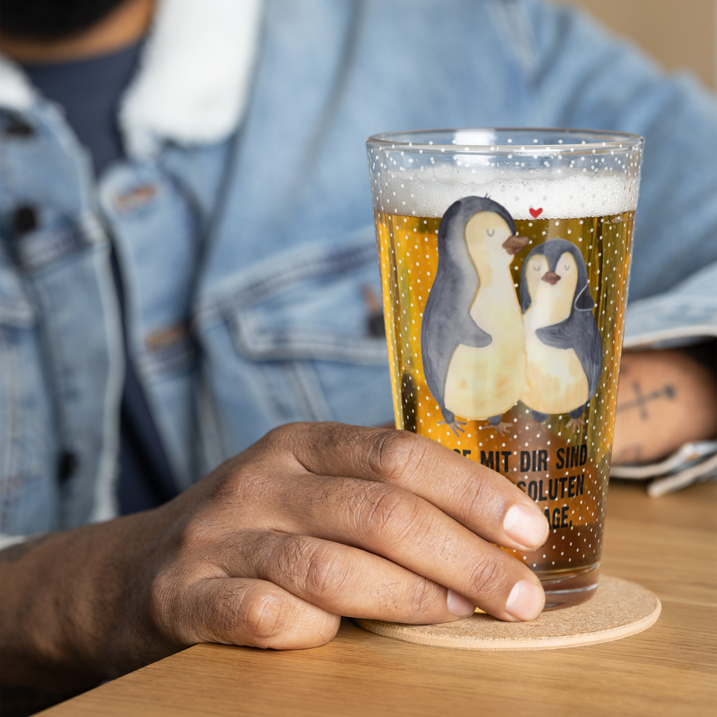 Premium Trinkglas Pinguin umarmend Trinkglas, Glas, Pint Glas, Bierglas, Cocktail Glas, Wasserglas, Pinguin, Liebe, Liebespaar, Liebesbeweis, Liebesgeschenk, Verlobung, Jahrestag, Hochzeitstag, Hochzeit, Hochzeitsgeschenk