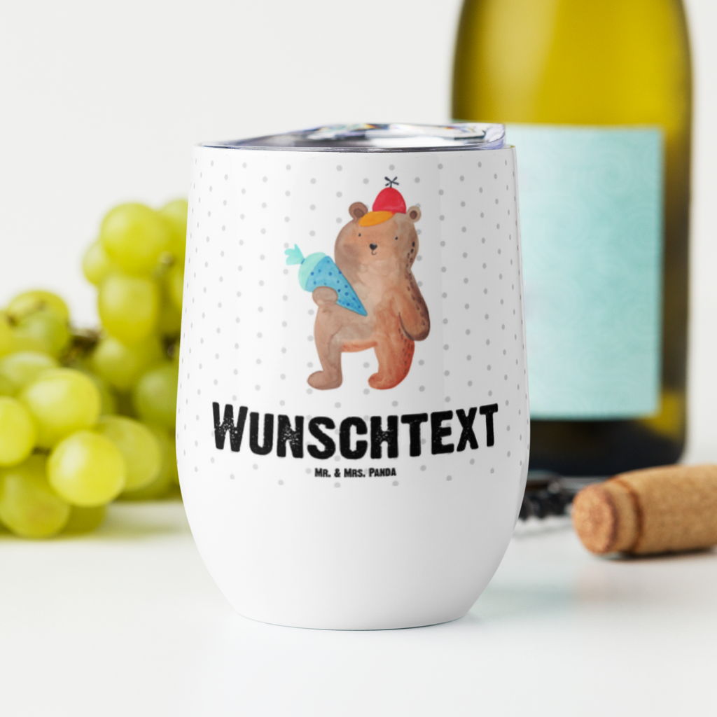 Personalisierter Weinbecher Bär mit Schultüte Personalisierter Weinbecher, Personalisierter Glühwein Becher, Heißgetränke, Personalisierter Trinkbecher, Personalisierter Weinkelch, Personalisiertes Weingläser, hochwertiger Weinbecher, Weinbecher Reisen, Weinbecher unterwegs, Personalisertes Sommerglas, mit Namen, Wunschtext, Personalisierung, selbst bedrucken, Personalisiertes Weinglas, Bär, Teddy, Teddybär, Bär Motiv, Schultüte, Erster Schultag Geschenk, Einschulung Geschenk, Schule Geschenk, Grundschule, Schulanfang, Schulbeginn
