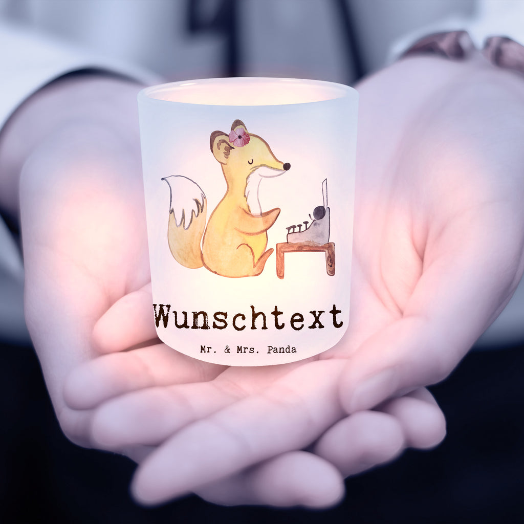 Personalisiertes Windlicht Fuchs Beste Kollegin der Welt Personalisiertes Windlicht, Personalisiertes Windlicht Glas, Personalisiertes Teelichtglas, Personalisierter Teelichthalter, Personalisiertes Kerzenglas, Personalisierte Kerze, Personalisiertes Teelicht, Windlicht mit Namen, Windlicht Glas mit Namen, Teelichtglas mit Namen, Teelichthalter mit Namen, Teelichter mit Namen, Kerzenglas mit Namen, Kerze mit Namen, Teelicht mit Namen, Namenspersonalisierung, Name, selbst gestalten, Wunschtext, Bedrucken, für, Dankeschön, Geschenk, Schenken, Geburtstag, Geburtstagsgeschenk, Geschenkidee, Danke, Bedanken, Mitbringsel, Freude machen, Geschenktipp, Arbeitskollegin, Kollegin, Freundin, Büro, Abschiedsgeschenk, Ruhestand, Arbeit, Mitarbeiterin, Berufsgenossin, Beruf