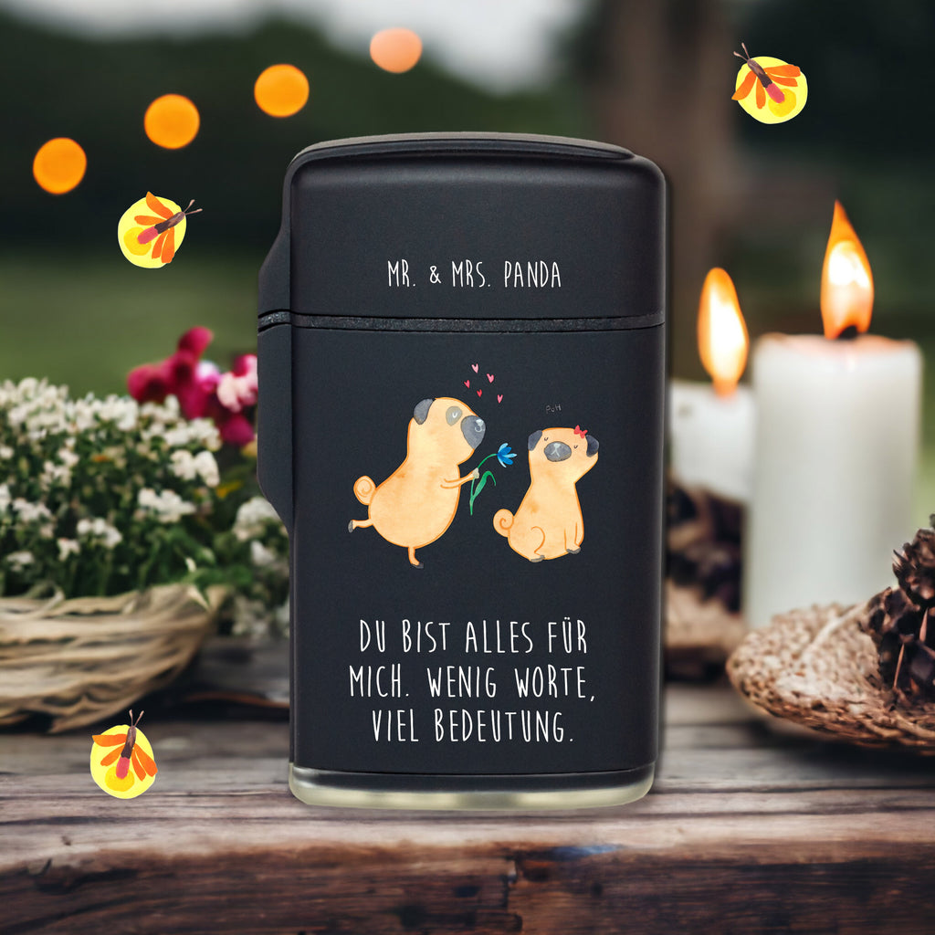 Feuerzeug Mops verliebt Hund, Hundemotiv, Haustier, Hunderasse, Tierliebhaber, Hundebesitzer, Sprüche, Mops, Möpse, Hundeliebe, verliebt, Liebe, Liebesspruch. Verlobt, Geschenk Freund, Partner