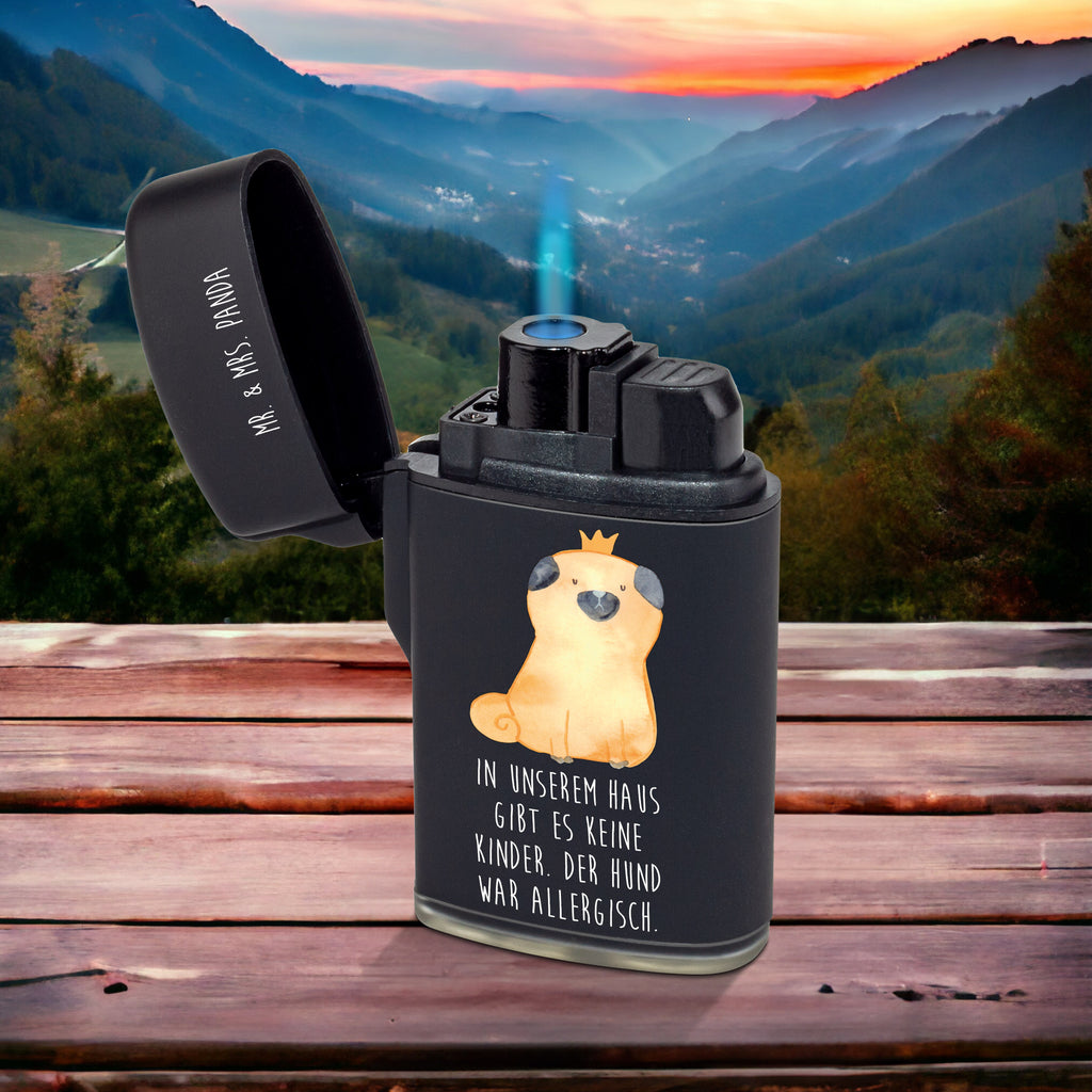 Feuerzeug Mops Krone Hund, Hundemotiv, Haustier, Hunderasse, Tierliebhaber, Hundebesitzer, Sprüche, Mops, allergisch, kinderlos, Hausregel, Hundebesitzer. Spruch, lustig