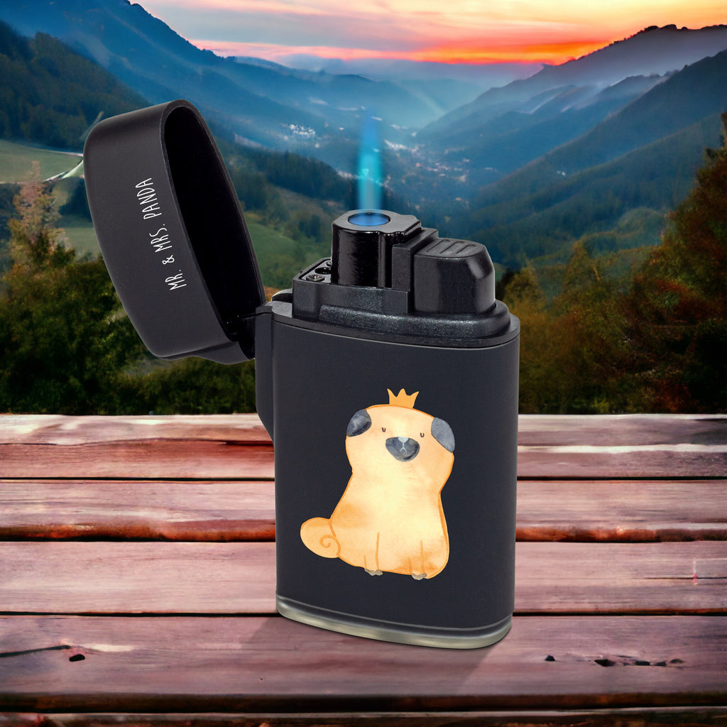 Feuerzeug Mops Krone Hund, Hundemotiv, Haustier, Hunderasse, Tierliebhaber, Hundebesitzer, Sprüche, Mops, allergisch, kinderlos, Hausregel, Hundebesitzer. Spruch, lustig