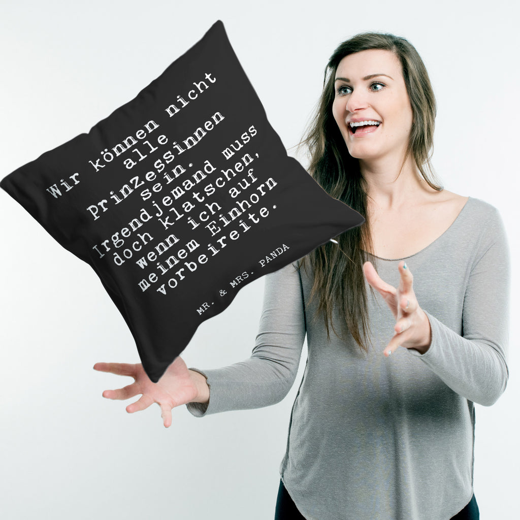 40x40 Kissen Fun Talk Wir können nicht alle Prinzessinnen sein. Irgendjemand muss doch klatschen, wenn ich auf meinem Einhorn vorbeireite. Kissenhülle, Kopfkissen, Sofakissen, Dekokissen, Motivkissen, Spruch, Sprüche, lustig, Weisheiten, Zitate, Glizer Spruch Sprüche Weisheiten Zitate Lustig Weisheit Worte