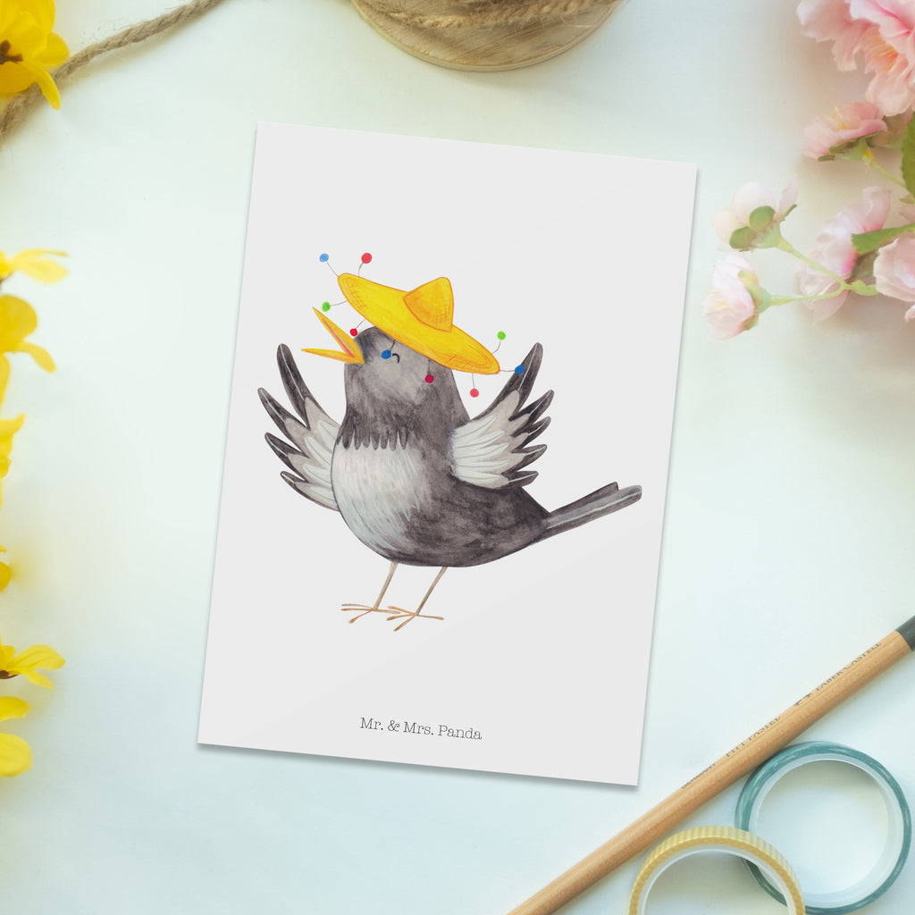 Postkarte Rabe mit Sombrero Geschenkkarte, Grußkarte, Karte, Einladung, Ansichtskarte, Geburtstagskarte, Einladungskarte, Dankeskarte, Tiermotive, Gute Laune, lustige Sprüche, Tiere, Rabe, Vogel, Vögel, Spruch positiv, fröhlich sein, glücklich sein, Glück Spruch, froh, Elster, Motivation