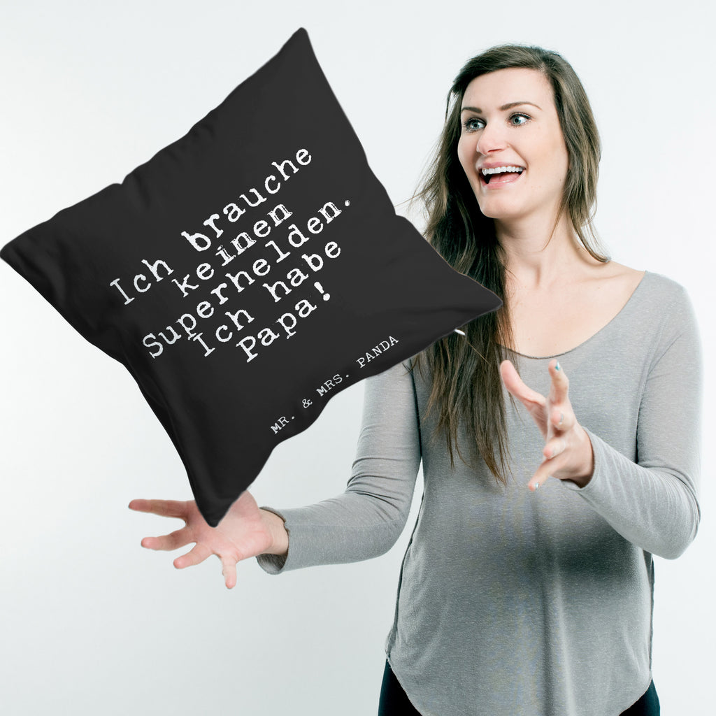 40x40 Kissen Fun Talk Ich brauche keinen Superhelden. Ich habe Papa! Kissenhülle, Kopfkissen, Sofakissen, Dekokissen, Motivkissen, Spruch, Sprüche, lustig, Weisheiten, Zitate, Glizer Spruch Sprüche Weisheiten Zitate Lustig Weisheit Worte