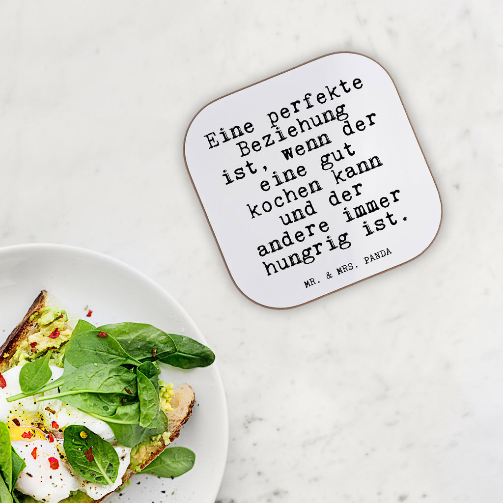 Quadratische Untersetzer Fun Talk Eine perfekte Beziehung ist, wenn der eine gut kochen kann und der andere immer hungrig ist. Bierdeckel, Glasuntersetzer, Untersetzer Gläser, Getränkeuntersetzer, Spruch, Sprüche, lustig, Weisheiten, Zitate, Glizer Spruch Sprüche Weisheiten Zitate Lustig Weisheit Worte