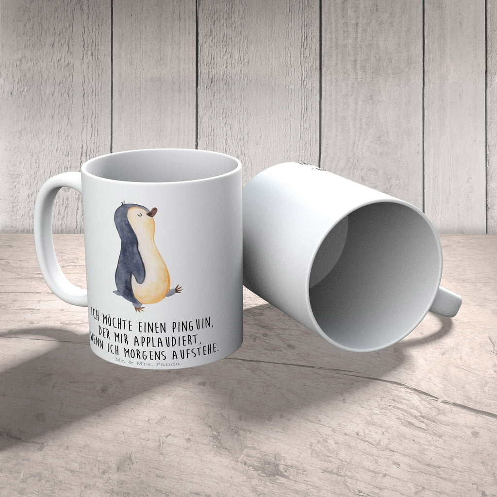 Tasse Pinguin marschierend Pinguin, Pinguine, Frühaufsteher, Langschläfer, Bruder, Schwester, Familie	 Becher, Kaffeetasse, Kaffeebecher, Tee, Frühstück, Büro  Pinguin