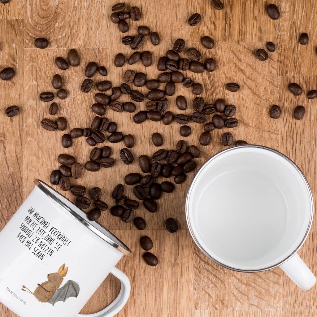 Camping Emaille Tasse Fledermaus sitzend Campingtasse, Trinkbecher, Metalltasse, Outdoor Tasse, Emaille Trinkbecher, Blechtasse Outdoor, Emaille Campingbecher, Edelstahl Trinkbecher, Metalltasse für Camping, Kaffee Blechtasse, Camping Tasse Metall, Tiermotive, Gute Laune, lustige Sprüche, Tiere, Fledermaus, Fledermäuse, Motivation, entspannen