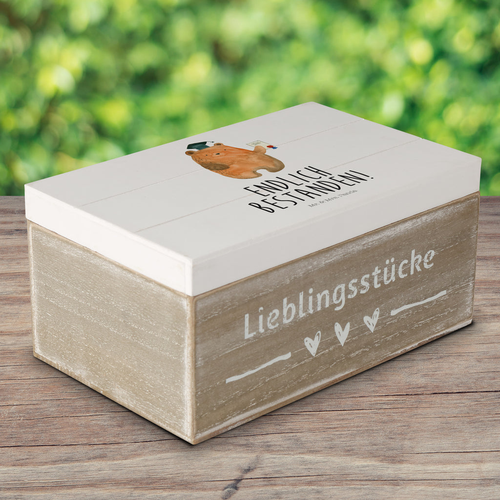 Holzkiste Prüfungsbär Holzkiste, Kiste, Schatzkiste, Truhe, Schatulle, XXL, Erinnerungsbox, Erinnerungskiste, Dekokiste, Aufbewahrungsbox, Bär, Teddy, Teddybär, Abitur, Prüfungen, Prüfung bestanden, Abschluss, Zeugnis, Abschlusszeugnis