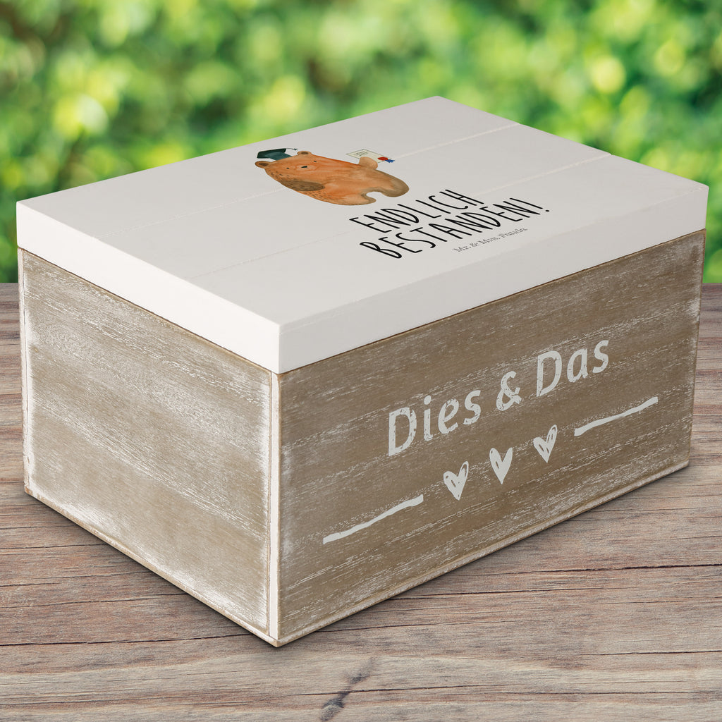 Holzkiste Prüfungsbär Holzkiste, Kiste, Schatzkiste, Truhe, Schatulle, XXL, Erinnerungsbox, Erinnerungskiste, Dekokiste, Aufbewahrungsbox, Bär, Teddy, Teddybär, Abitur, Prüfungen, Prüfung bestanden, Abschluss, Zeugnis, Abschlusszeugnis