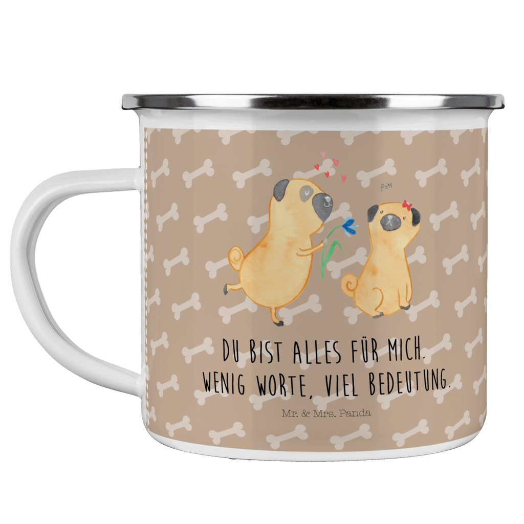 Camping Emaille Tasse Mops verliebt  	Mops, Möpse, Hund, Hundeliebe, verliebt, Liebe, Liebesspruch. Verlobt, Geschenk Freund, Partner Campingtasse, Trinkbecher, Metalltasse, Outdoor Tasse, Emaille Trinkbecher, Blechtasse Outdoor, Emaille Campingbecher, Edelstahl Trinkbecher, Metalltasse für Camping, Kaffee Blechtasse, Camping Tasse Metall  Hund, Hundemotiv, Haustier, Hunderasse, Tierliebhaber, Hundebesitzer, Sprüche