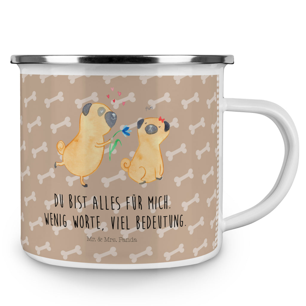 Camping Emaille Tasse Mops verliebt  	Mops, Möpse, Hund, Hundeliebe, verliebt, Liebe, Liebesspruch. Verlobt, Geschenk Freund, Partner Campingtasse, Trinkbecher, Metalltasse, Outdoor Tasse, Emaille Trinkbecher, Blechtasse Outdoor, Emaille Campingbecher, Edelstahl Trinkbecher, Metalltasse für Camping, Kaffee Blechtasse, Camping Tasse Metall  Hund, Hundemotiv, Haustier, Hunderasse, Tierliebhaber, Hundebesitzer, Sprüche