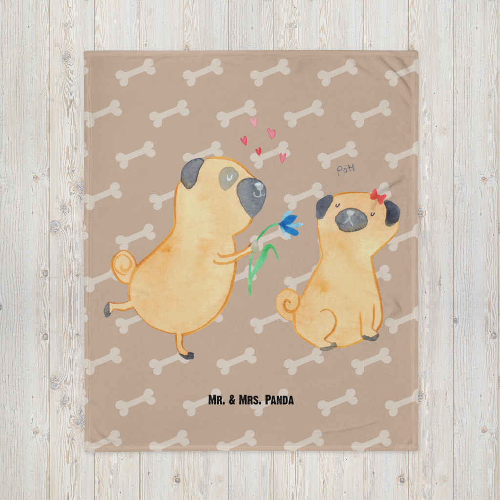 Babydecke Mops verliebt  	Mops, Möpse, Hund, Hundeliebe, verliebt, Liebe, Liebesspruch. Verlobt, Geschenk Freund, Partner Babydecke, Babygeschenk, Geschenk Geburt, Babyecke Kuscheldecke, Krabbeldecke  Hund, Hundemotiv, Haustier, Hunderasse, Tierliebhaber, Hundebesitzer, Sprüche