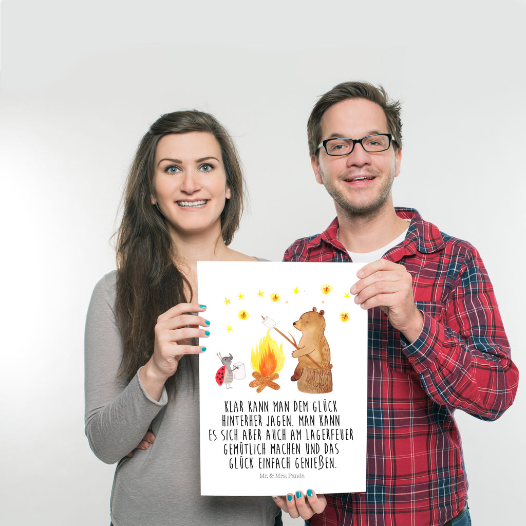 Poster Bär & Marienkäfer Lagerfeuer Lagerfeuer, Bär,  Poster, Wandposter, Bild, Wanddeko, Küchenposter, Kinderposter, Wanddeko Bild, Raumdekoration, Wanddekoration, Handgemaltes Poster, Mr. & Mrs. Panda Poster, Designposter, Kunstdruck, Posterdruck  Bär, Teddy, Teddybär